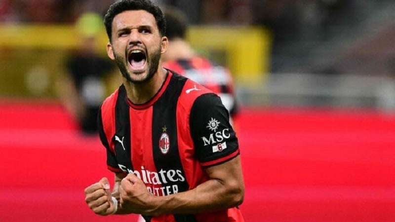 Calcio, serie A: il Milan travolge il Lecce grazie a Pulisic, Rabiot e Moreira. Frena il Napoli a Firenze, prima sconfitta per il Como a Frosinone