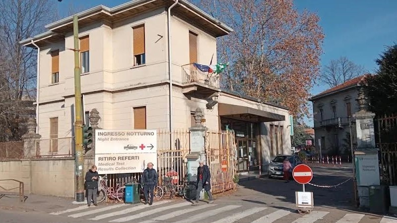 Detenuto cerca per la terza volta di evadere lanciandosi da una finestra dell’ospedale. Bloccato dopo essersi fratturato una tibia