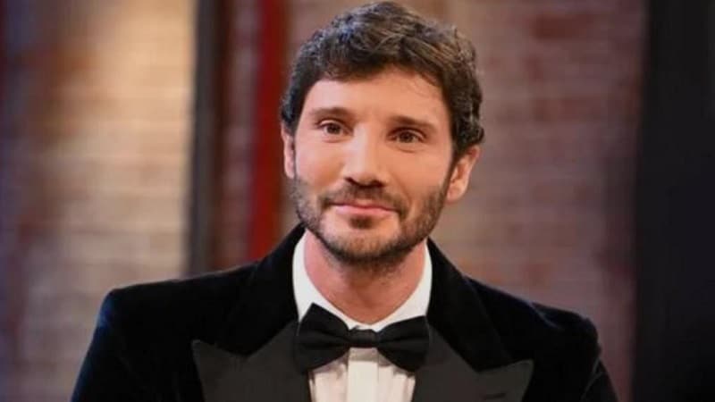Presentato a Milano il regolamento del Festival di Sanremo 2027. Una serata di selezione per l’Eurovision, torna il televoto, no all’AI